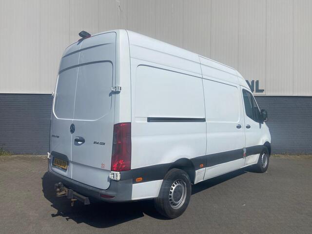 Mercedes-Benz SPRINTER 314 2.2 CDI 143pk AUT-7 L2H2 EURO VI-D NAVI Camera ECC Keyless Bluetooth Navigatie-pakket Elektr.Spiegels+Verwarmd BlindSpot-Assist Regensensor Bordherkenning Trekhaak 3.500kg Trekvermogen Betonplex Wandbetimmerd