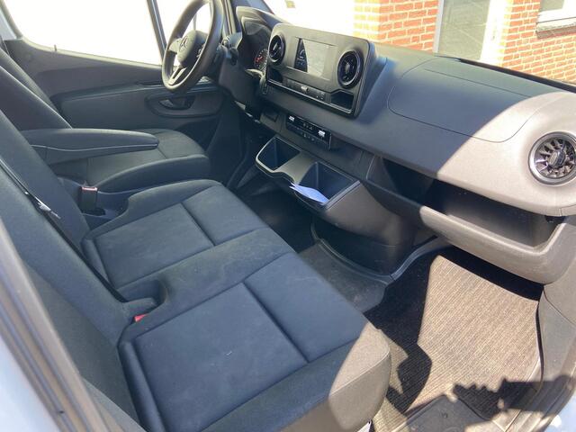 Mercedes-Benz SPRINTER 314 2.2 CDI 143pk AUT-7 L2H2 EURO VI-D NAVI Camera ECC Keyless Bluetooth Navigatie-pakket Elektr.Spiegels+Verwarmd BlindSpot-Assist Regensensor Bordherkenning Trekhaak 3.500kg Trekvermogen Betonplex Wandbetimmerd