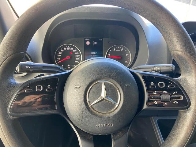 Mercedes-Benz SPRINTER 314 2.2 CDI 143pk AUT-7 L2H2 EURO VI-D NAVI Camera ECC Keyless Bluetooth Navigatie-pakket Elektr.Spiegels+Verwarmd BlindSpot-Assist Regensensor Bordherkenning Trekhaak 3.500kg Trekvermogen Betonplex Wandbetimmerd