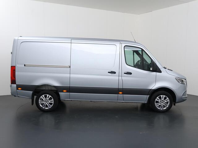 Mercedes-Benz SPRINTER 319 CDI L2 H1 | Select | Distronic | 3500 KG Trekhaak | 17" Lichtmetalen Wielen | Navigatie | Parkeercamera | LED Koplampen | Certified