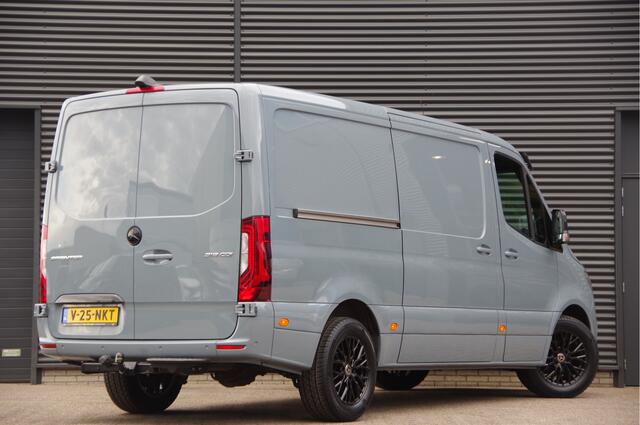 Mercedes-Benz SPRINTER 319 3.0 CDI V6 L2H1 AUT. LED, TREKHAAK, 360 CAMERA, ADAPT. CRUISE, MBUX 10'', STOELVERWARMING, STANDKACHEL, NAVI, CLIMA, PARKEERSENSOREN, CARPLAY