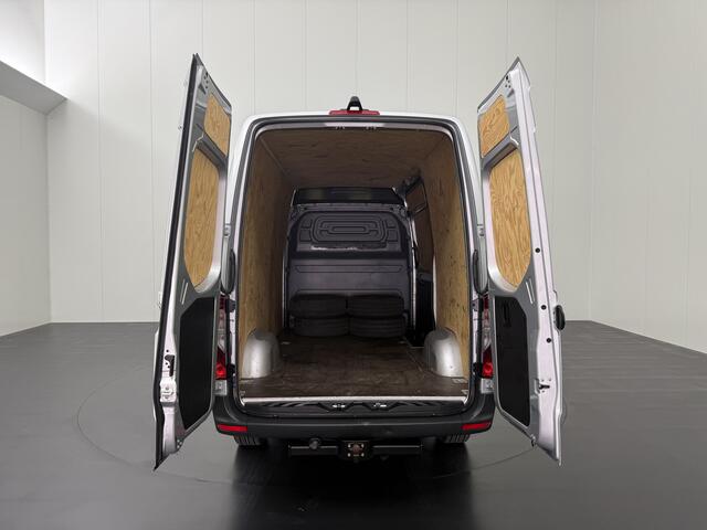Mercedes-Benz SPRINTER 317CDI Automaat L2H2 | Led | Touchcreen Navigatie+Camera | 3500Kg Trekhaak | Airco | Cruise | 3-Zits | Betimmering