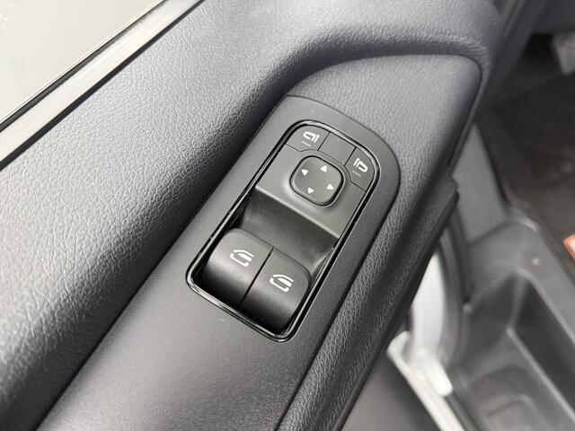 Mercedes-Benz SPRINTER 317CDI Automaat L2H2 | Led | Touchcreen Navigatie+Camera | 3500Kg Trekhaak | Airco | Cruise | 3-Zits | Betimmering