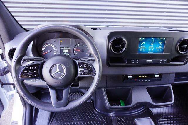 Mercedes-Benz SPRINTER 317 170pk Automaat L3H2 Dubbele cabine 6 persoons Camera Navigatie Apple carplay Trekhaak