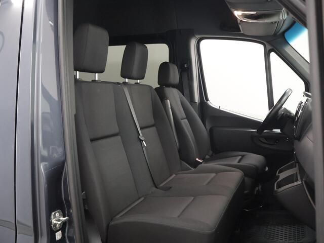 Mercedes-Benz SPRINTER 317 CDI | Aut. | L2 H2 | Dubbele Cabine | 3.5T AHW | 6-Zits | LM Velgen | Stylingpakket | Stoelverwarming | Parkeercamera | Navigatie | Safebumper | Tachograaf | Certified