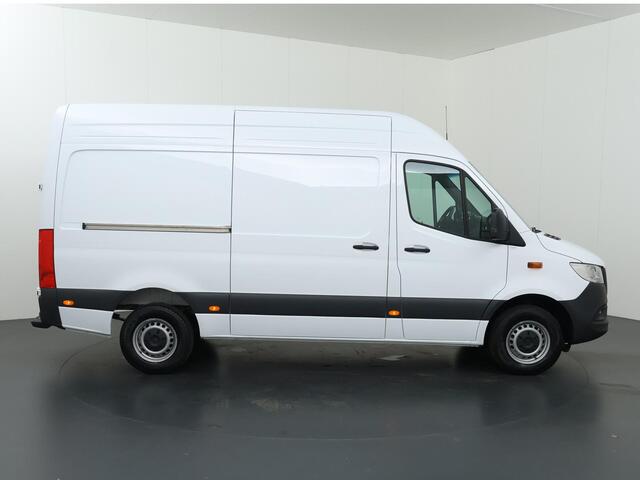 Mercedes-Benz SPRINTER 317 CDI | L2 H2 | AUT. | PRO | W73 BREDE ACHTEROPSTAP | LAADRUIMTE PAKKET | AIRCO | CRUISE CONTROL | ACHTERUITRIJCAMERA | 3-ZITS | MULTIFUNCTIONEEL STUURWIEL | CERTIFIED