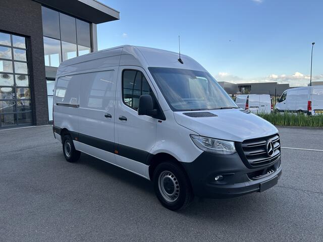 Mercedes-Benz SPRINTER 317 CDI L2 H2 360 Camera / MBUX / Navigatie / Parkeersensors / Cruise control / Airco / 270 Graden achterdeuren