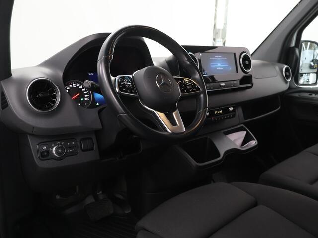 Mercedes-Benz SPRINTER 316 CDI | Aut. | L2 H2 | 3500KG. AHW | Standkachel | LM Velgen | Parkeersensoren | Zijruit in schuifdeur | 3-zits | Trekhaak | Stoelverwarming | Navigatie | Parkeercamera