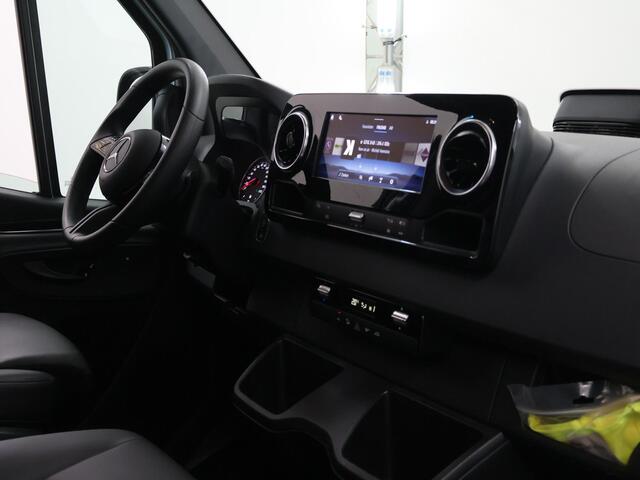 Mercedes-Benz SPRINTER 319 CDI 190 PK | L2 H2 | AUTOMAAT | PRO | LED | KUNSTLEDER ZWART BEKLEDING | CAMERA | BETIMMERDE LAADRUIMTE | CARPLAY EN ANDROID AUTO | CRUISE | AIRCO | 17" LICHTMETALEN VELGEN | LUCHTGEVEERDE BESTUURDERSSTOEL