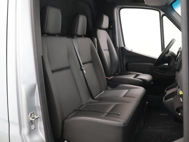Mercedes-Benz SPRINTER 319 CDI 190 PK | L2 H2 | AUTOMAAT | PRO | LED | KUNSTLEDER ZWART BEKLEDING | CAMERA | BETIMMERDE LAADRUIMTE | CARPLAY EN ANDROID AUTO | CRUISE | AIRCO | 17" LICHTMETALEN VELGEN | LUCHTGEVEERDE BESTUURDERSSTOEL