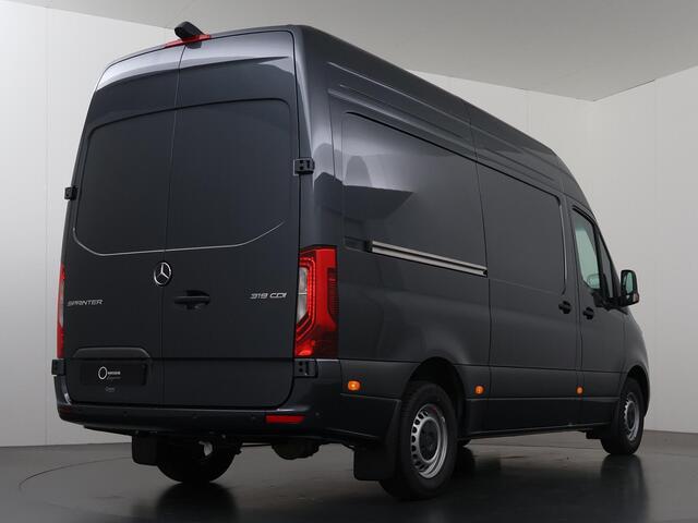 Mercedes-Benz SPRINTER 319 L2H2 RWD SELECT | Navigatie | Spiegelpakket | Klasse 3 Alarm | Verwarmde en Geveerde Comfort Chauffeursstoel en Verwarmde Comfort Bijrijdersstoel | LED koplampen | Parkeerpakket Met Camera | | BPM VRIJ | Distronic | Winterpakket | Leer | Certified