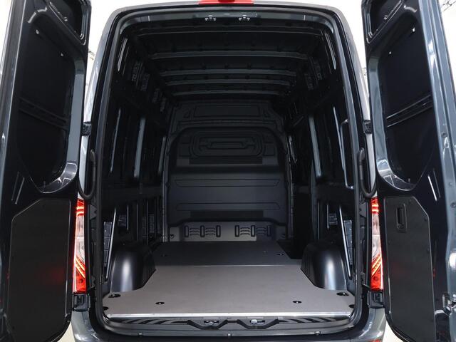 Mercedes-Benz SPRINTER 319 L2H2 RWD SELECT | Navigatie | Spiegelpakket | Klasse 3 Alarm | Verwarmde en Geveerde Comfort Chauffeursstoel en Verwarmde Comfort Bijrijdersstoel | LED koplampen | Parkeerpakket Met Camera | | BPM VRIJ | Distronic | Winterpakket | Leer | Certified
