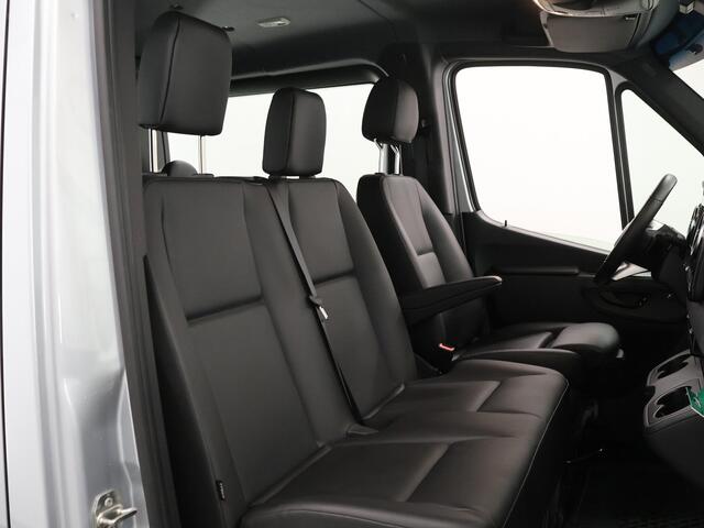 Mercedes-Benz SPRINTER 319 CDI | L2 H1 | 190 PK | EDITION | AUT. | DUBBELE CABINE | 6-ZITS | STYLINGPAKKET | DISTRONIC PLUS | 3500 KG TREKHAAK | STOELVERWARMING | NAVIGATIE | CAMERA | AIRCO | LED LAMPEN | CARPLAY EN ANDROID AUTO | LEDEREN BEKLEDING