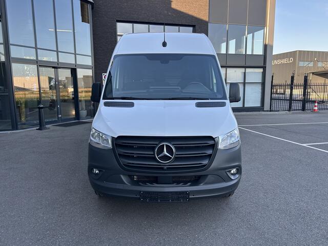 Mercedes-Benz SPRINTER 317 CDI L2 H2 MBUX / 360 Camera / Parkeersensoren / Navigatie / Cruise control / Airco / 270 Graden achterdeuren