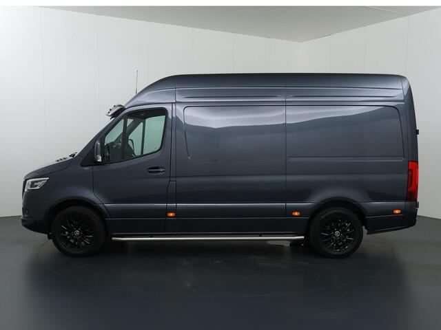 Mercedes-Benz SPRINTER 319 CDI | AUT. | L2 H2 | RWD | NL AUTO | DEALER ONDERHOUDEN | LUCHTVERING | TREKHAAK | LED | GROOT NAVIGATIE | ACHTERUITRIJCAMERA | BETIMMERDE LAADRUIMTE COMPLEET | CERTIFIED