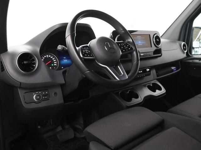 Mercedes-Benz SPRINTER 319 CDI | AUT. | L2 H2 | RWD | NL AUTO | DEALER ONDERHOUDEN | LUCHTVERING | TREKHAAK | LED | GROOT NAVIGATIE | ACHTERUITRIJCAMERA | BETIMMERDE LAADRUIMTE COMPLEET | CERTIFIED