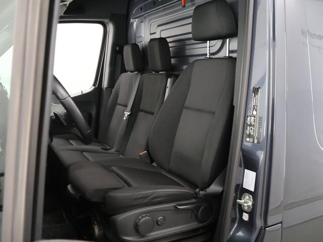 Mercedes-Benz SPRINTER 319 CDI | AUT. | L2 H2 | RWD | NL AUTO | DEALER ONDERHOUDEN | LUCHTVERING | TREKHAAK | LED | GROOT NAVIGATIE | ACHTERUITRIJCAMERA | BETIMMERDE LAADRUIMTE COMPLEET | CERTIFIED