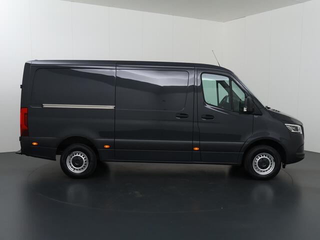 Mercedes-Benz SPRINTER 315 CDI | L2 H1 | AUTOMAAT | RWD | LED LAMPEN | KUNSTLEDER ZWART | TREKHAAK | ACHTERUITRIJCAMERA | MULTIFUNCIONEEL STUURWIEL | ZWARTGRIJS | CRUISE CONTROL | CERTIFIED