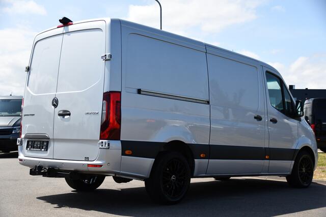 Mercedes-Benz SPRINTER 319 V6 3.0 CDI L2H1 PB Edition 360 Camera, Adaptieve Cruise, Carplay, 3500kg Trekhaak, LED, 10,5'' Mbux, Sensoren, Leder, Stoelverwarming, Uniek!
