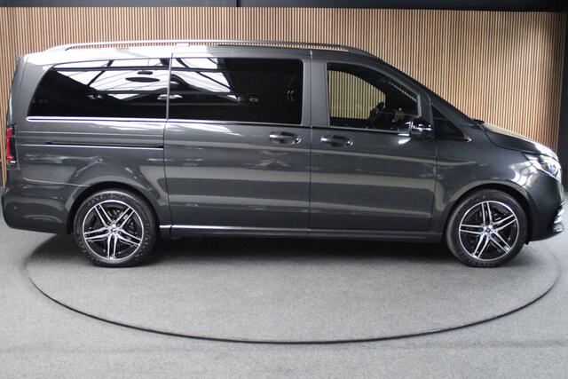 Mercedes-Benz V-KLASSE 300d 4M Lang DC AMG-line 360 Burmester Panoramadak Distronic Carplay Carbon Black Pack Leer PTS Elektr. schuifdeuren Elektr. achterklep Alcantara binnenhemel Memory seats Stoelverwarming LM velgen