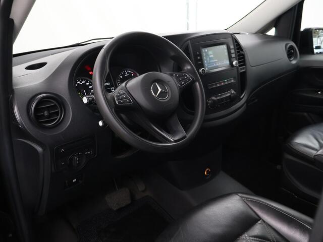 Mercedes-Benz VITO 119 CDI | 190 PK | Aut. | XL L3 | DUBBEL CABINE | ELEKTRISCHE SCHUIFDEUR | NAVIGATIE | CRUISE | AIRCO | LEDEREN BEKLEDING | TREKHAAK | DONKER GETINT GLAS | ACHTERUITRIJCAMERA | 19" LICHTMETALEN WIELEN