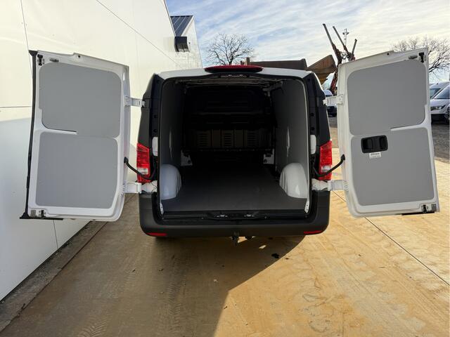 Mercedes-Benz VITO 114 1.9 CDI Automaat L3H1 Climate Control Adaptieve Cruise Control Trekhaak Carplay Camera Stoelverwarming