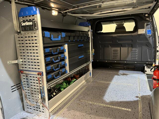 Mercedes-Benz VITO 116 CDI Lang RWD Automaat / Servicebus / Sortimo Inrichting / Euro 6 / Airco / Camera / CarPlay / Cruise Control / Navigatie / 11.000 KM !!