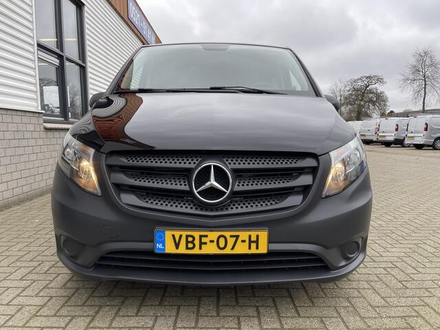 Mercedes-Benz VITO 116 CDI automaat / speciaal gebouwd voor rolstoel bestuurder / ¤ 27.950 marge / zwart metallic / lift / hand gas en rem / airco / cruise control / euro 6 diesel