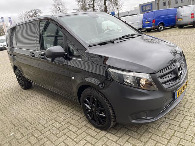 Mercedes-Benz VITO 116 CDI automaat / speciaal gebouwd voor rolstoel bestuurder / ¤ 27.950 marge / zwart metallic / lift / hand gas en rem / airco / cruise control / euro 6 diesel
