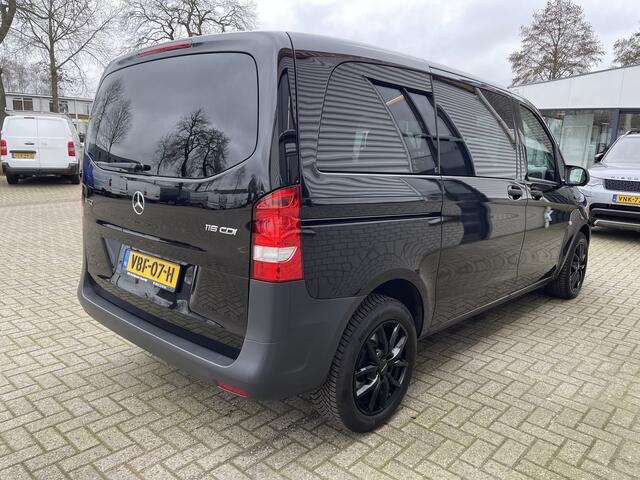 Mercedes-Benz VITO 116 CDI automaat / speciaal gebouwd voor rolstoel bestuurder / ¤ 27.950 marge / zwart metallic / lift / hand gas en rem / airco / cruise control / euro 6 diesel