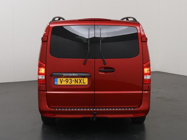 Mercedes-Benz VITO 124 CDI | 239 PK | 4X4 AUT. | L2 | DUBBEL CABINE | ELEKTRISCHE DEUREN | RONDOM CAMERA | KUNST LEDER | STOELVERWARMING | MEMORY SEATS | 2500 KG TREKHAAK | NAVIGATIE | SMARTPHONE INTEGRATIE | SPIEGELPAKKET | BOM VOL | CERTIFIED