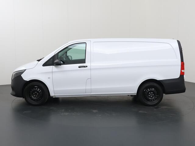 Mercedes-Benz VITO 116 CDI | L2 | PRO | AUT. | 160 PK | ACHTERUITRIJCAMERA | 2500 KG TREKHAAK | CRUISE CONTROL | AIRCO | DODEHOEKDETECTIE | NAVIGATIE | 3-ZITS | COMFORT CHAUFFEURSSTOEL