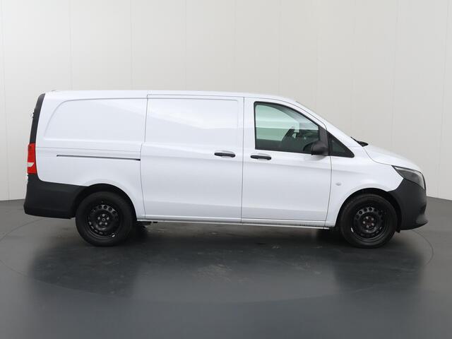 Mercedes-Benz VITO 116 CDI | L2 | PRO | AUT. | 160 PK | ACHTERUITRIJCAMERA | 2500 KG TREKHAAK | CRUISE CONTROL | AIRCO | DODEHOEKDETECTIE | NAVIGATIE | 3-ZITS | COMFORT CHAUFFEURSSTOEL