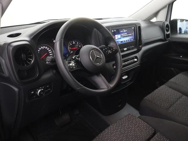 Mercedes-Benz VITO 116 CDI | L2 | PRO | AUT. | 160 PK | ACHTERUITRIJCAMERA | 2500 KG TREKHAAK | CRUISE CONTROL | AIRCO | DODEHOEKDETECTIE | NAVIGATIE | 3-ZITS | COMFORT CHAUFFEURSSTOEL