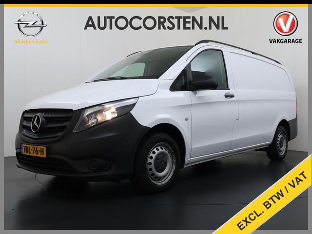 Mercedes-Benz VITO 114CDI 136pk AUT-7 Lang Trekhaak Euro-6 Airco Cruise Control Bluetooth Lane Asist Pdc Betonplex Vloer Wandbetimmering Kast inbouw Achter+Geblindeerde-Raam Schuifdeur 1e Eigenaar 2.000KG Trekgewicht Nette Bus!