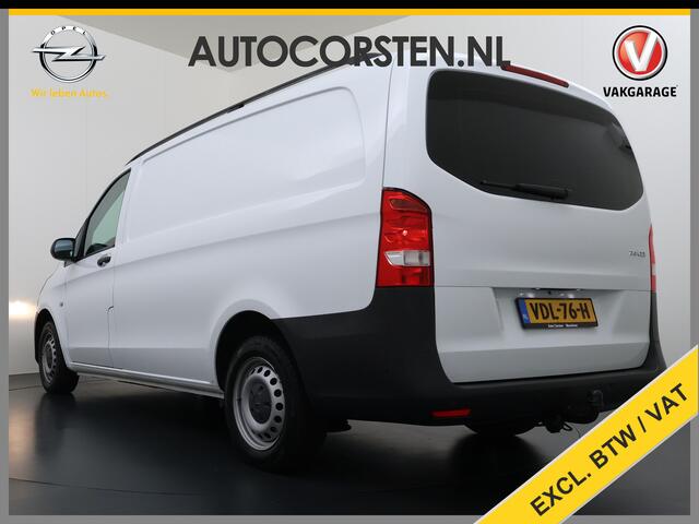 Mercedes-Benz VITO 114CDI 136pk AUT-7 Lang Trekhaak Euro-6 Airco Cruise Control Bluetooth Lane Asist Pdc Betonplex Vloer Wandbetimmering Kast inbouw Achter+Geblindeerde-Raam Schuifdeur 1e Eigenaar 2.000KG Trekgewicht Nette Bus!