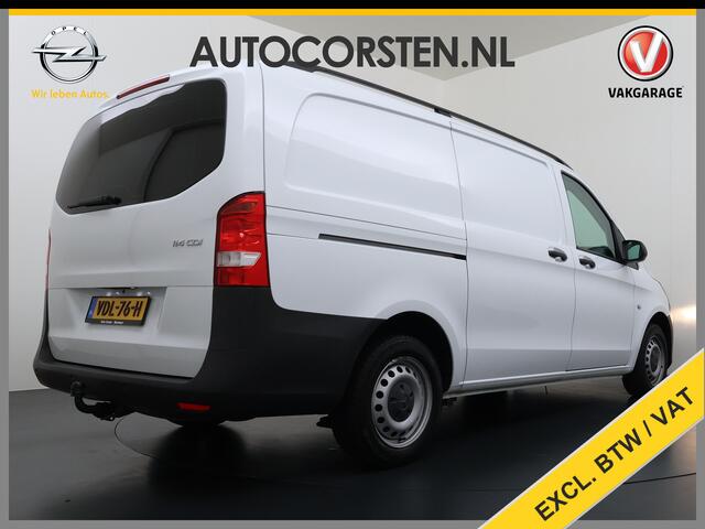 Mercedes-Benz VITO 114CDI 136pk AUT-7 Lang Trekhaak Euro-6 Airco Cruise Control Bluetooth Lane Asist Pdc Betonplex Vloer Wandbetimmering Kast inbouw Achter+Geblindeerde-Raam Schuifdeur 1e Eigenaar 2.000KG Trekgewicht Nette Bus!