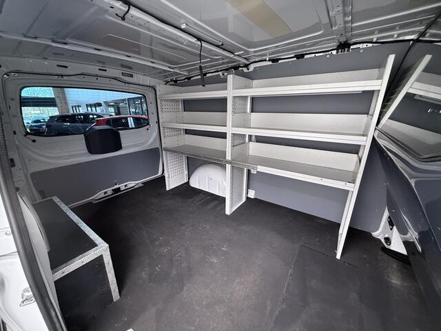 Mercedes-Benz VITO 114CDI 136pk AUT-7 Lang Trekhaak Euro-6 Airco Cruise Control Bluetooth Lane Asist Pdc Betonplex Vloer Wandbetimmering Kast inbouw Achter+Geblindeerde-Raam Schuifdeur 1e Eigenaar 2.000KG Trekgewicht Nette Bus!