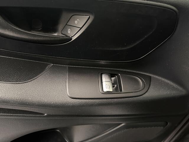 Mercedes-Benz VITO Automaat Personenbus | 9-Persoons | Extra Lang | Prijs incl BTW ¤ 28.737,50 | Multimedia | Camera | Airco | Cruise | 2-2-2-3 Stoelopstelling