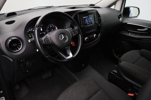 Mercedes-Benz VITO 116 CDI Lang L2H1 2022 Carplay | LED | Navigatie | Trekhaak | Airco | Camera | Parkeersensoren | Lichtmetaal | Stoelverwarming | Cruise control | Elektrische ramen + spiegels |