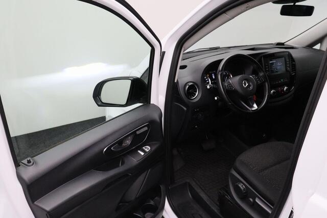 Mercedes-Benz VITO 116 CDI Lang L2H1 2022 Carplay | LED | Navigatie | Trekhaak | Airco | Camera | Parkeersensoren | Lichtmetaal | Stoelverwarming | Cruise control | Elektrische ramen + spiegels |