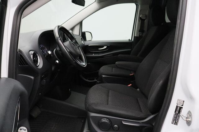 Mercedes-Benz VITO 116 CDI Lang L2H1 2022 Carplay | LED | Navigatie | Trekhaak | Airco | Camera | Parkeersensoren | Lichtmetaal | Stoelverwarming | Cruise control | Elektrische ramen + spiegels |