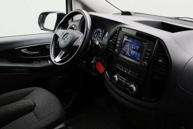 Mercedes-Benz VITO 116 CDI Lang L2H1 2022 Carplay | LED | Navigatie | Trekhaak | Airco | Camera | Parkeersensoren | Lichtmetaal | Stoelverwarming | Cruise control | Elektrische ramen + spiegels |
