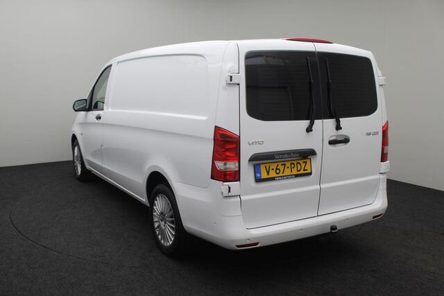 Mercedes-Benz VITO 116 CDI Lang L2H1 2022 Carplay | LED | Navigatie | Trekhaak | Airco | Camera | Parkeersensoren | Lichtmetaal | Stoelverwarming | Cruise control | Elektrische ramen + spiegels |