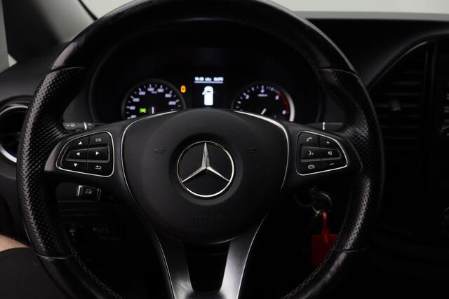 Mercedes-Benz VITO 114 CDI Lang 2022 | Goed Onderhouden | Trekhaak | Airco | Carplay | DAB Radio | Elektrische Ramen | Achteruitrij Camera | Boekjes | 2 Sleutels