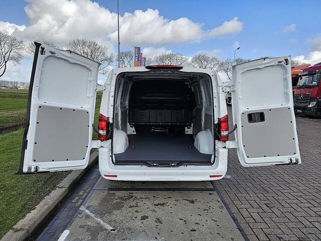 Mercedes-Benz VITO eVito 112 L2 60 kWh 112 60kWh 261Km WLTP Nieuw-Type MBUX Bumpers-Kleur LED Lm-Velgen 80kw-Snelladen