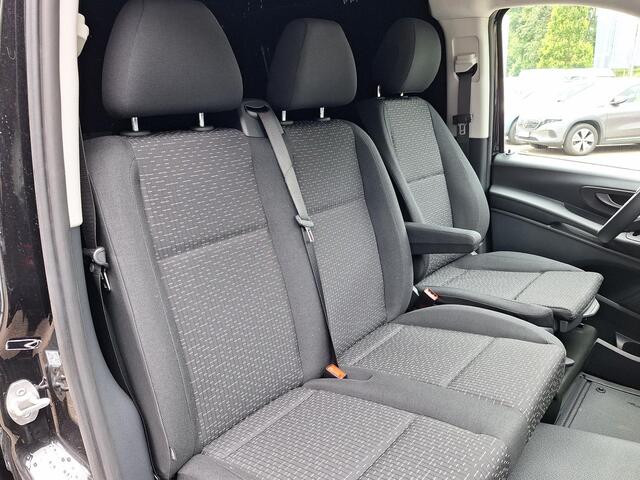 Mercedes-Benz VITO eVito 112 L2 60 kWh | Achteruitrijcamera | Dodehoekassistentie | Stoelverwarming Bestuurdersstoel | Tweezits Bijrijdersbank | Spoorassistent