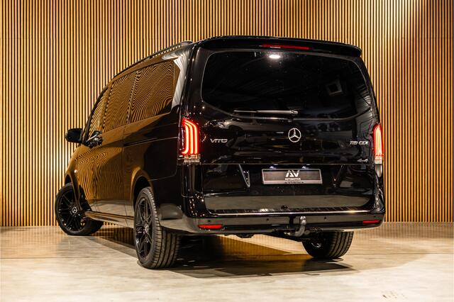 Mercedes-Benz VITO 119 CDI 4-MATIC DC L3 XL | AMG | L+R Schuifdeur | Dubbel cabine | 5-Zitter | Navigatie | CarPlay | Camera | Lederen bekleding | Stoelverwarming | 2500 kg trekgewicht | Trekhaak | Multibeam Led | PDC V+A