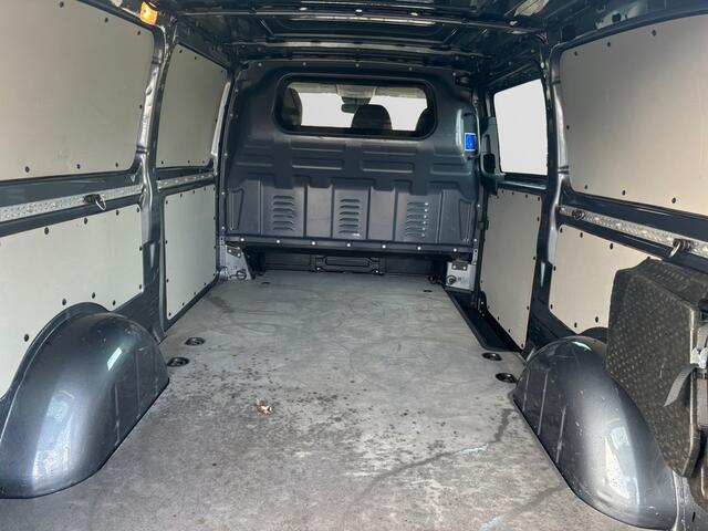 Mercedes-Benz VITO 116 CDI XL AMG Night Edition- 3 Pers, Leder, Stoelverwarming, Park Assist, Cruise, Clima, Sidebars