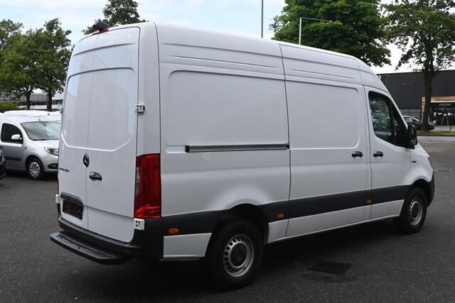 Mercedes-Benz eSprinter 320 L2H2 Pro 56kWh Winter pakket plus, DC laden 115kW